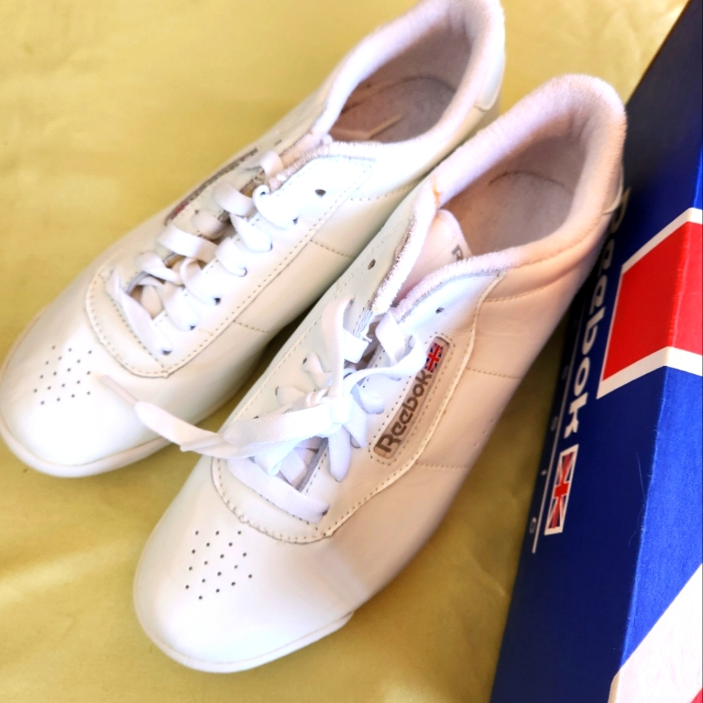 New Reebok tenis shoes women’s size 9